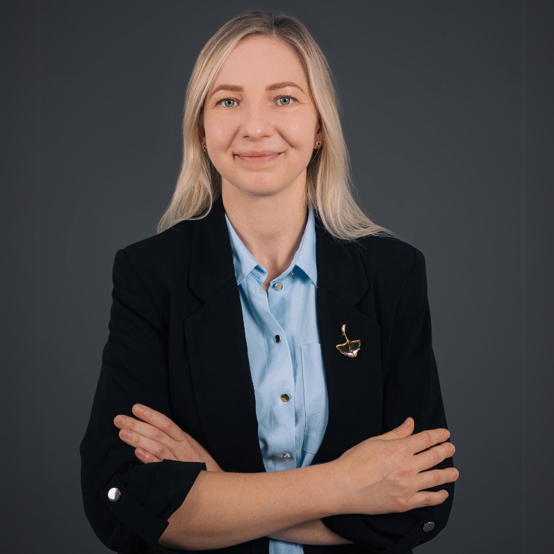 Emilia Mikulewicz, founder of Cultiva EcoSolutions, is an expert in horticulture and plant cultivation, with a strong emphasis on organic farming and sustainable agricultural practices.