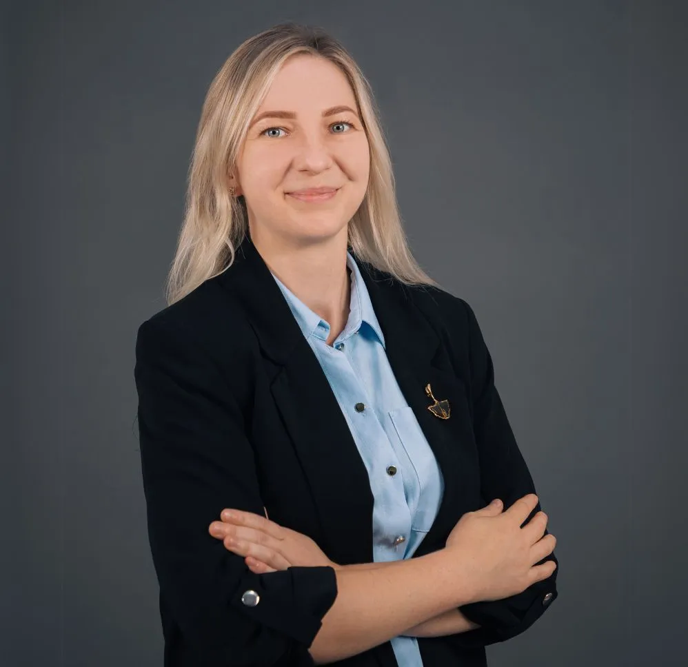 Dr. Emilia Mikulewicz, founder and lead consultant at Cultiva EcoSolutions, in a professional portrait representing her current role supporting horticultural and agricultural businesses through practical, knowledge-driven strategies.
